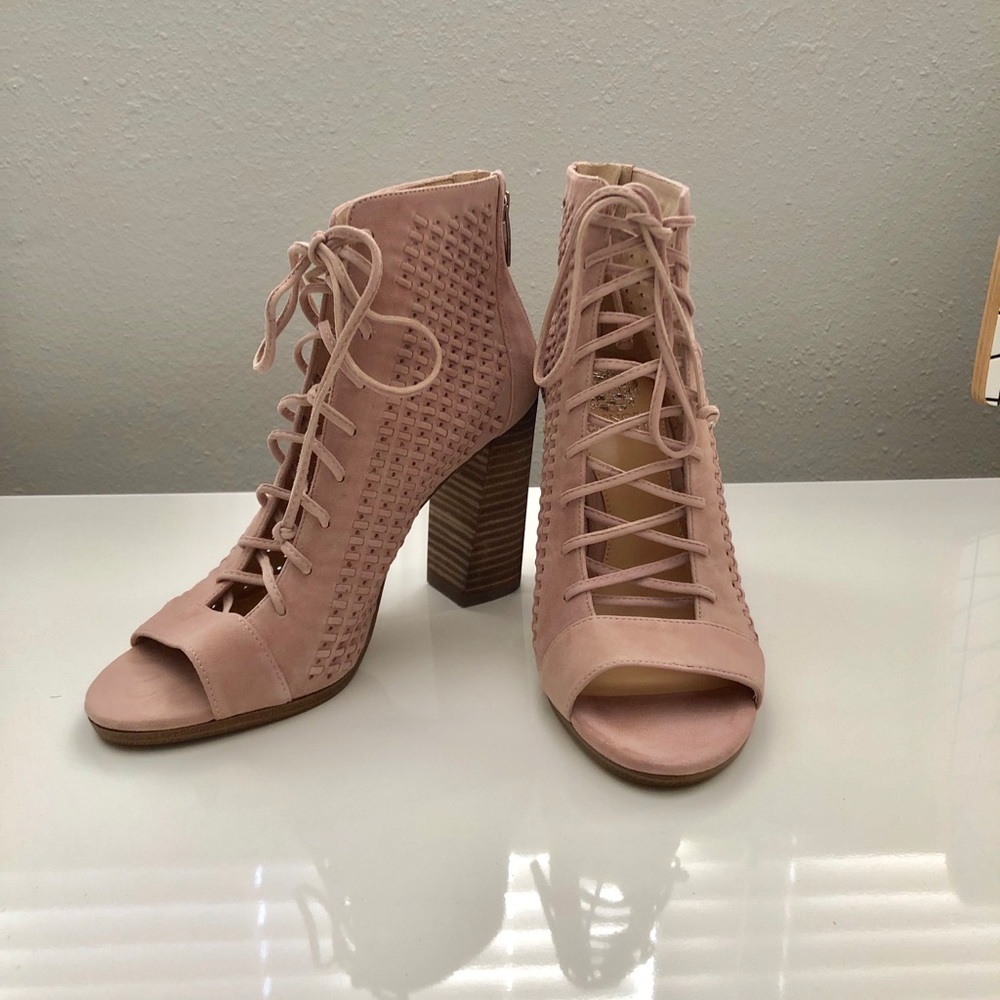 Vince Camuto Size 8 Kevina in box